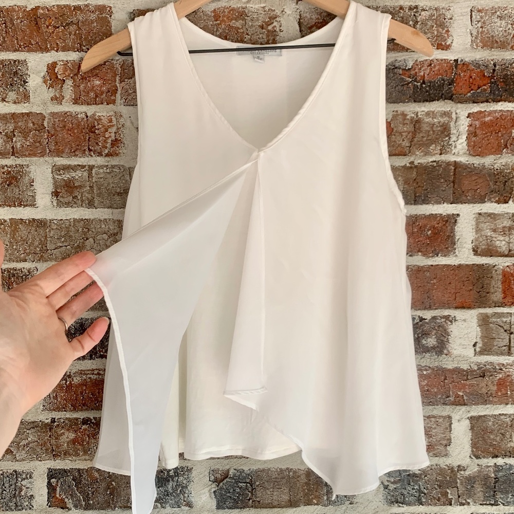 Green Envelope White Sleeveless Layered Blouse - Picture 2 of 6